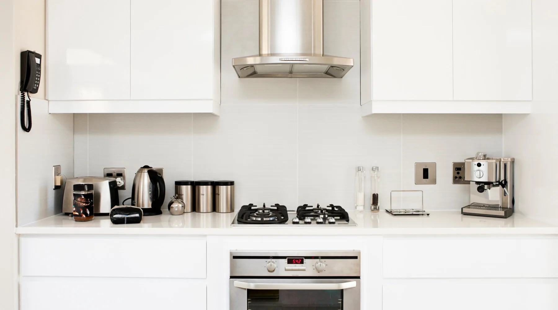 ModernKitchenWithApplicances_GettyImages_1800x1000 ModernKitchenWithApplicances_GettyImages_1800x1000