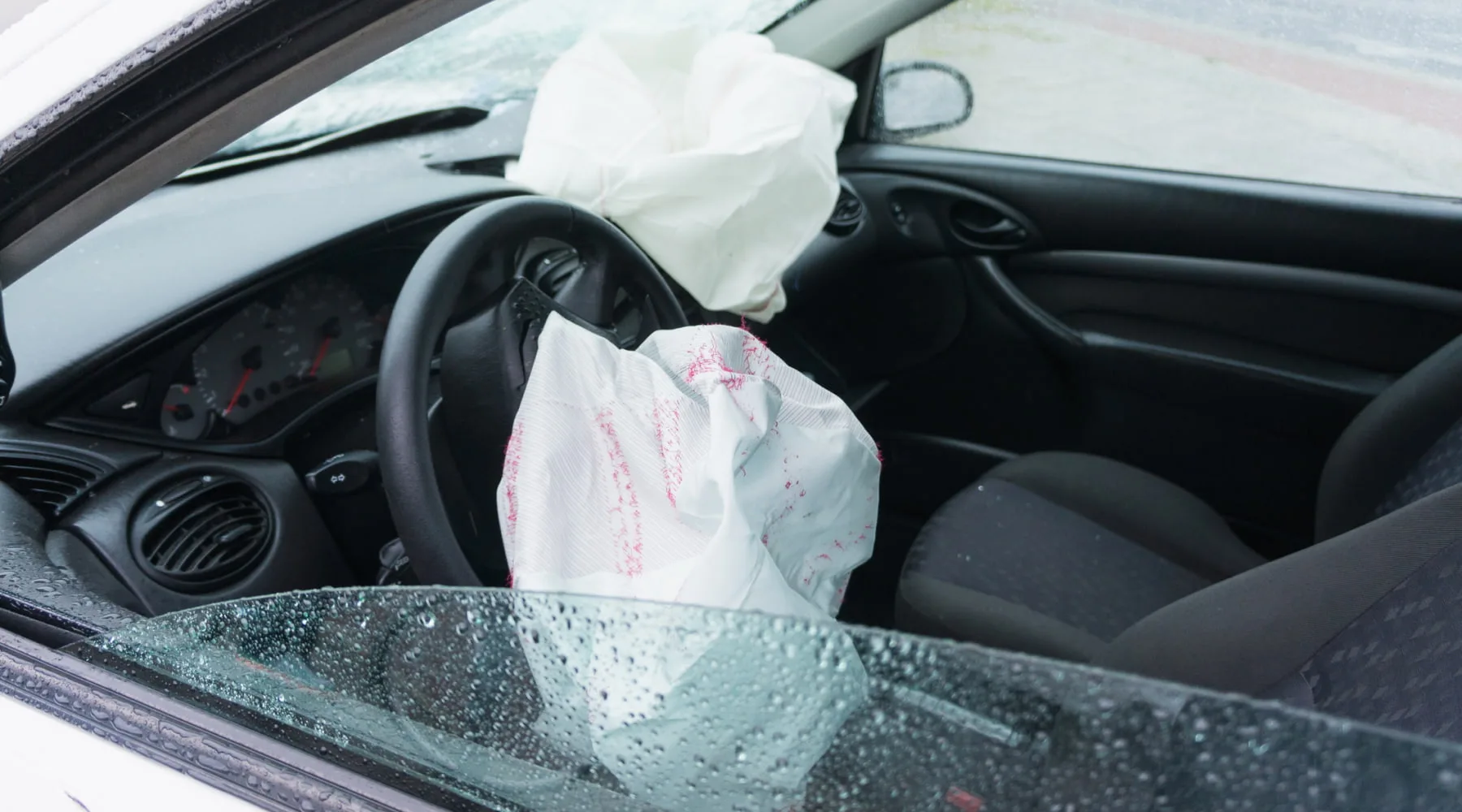 CrashedCarAirBag_GettyImages_1800x1000 CrashedCarAirBag_GettyImages_1800x1000