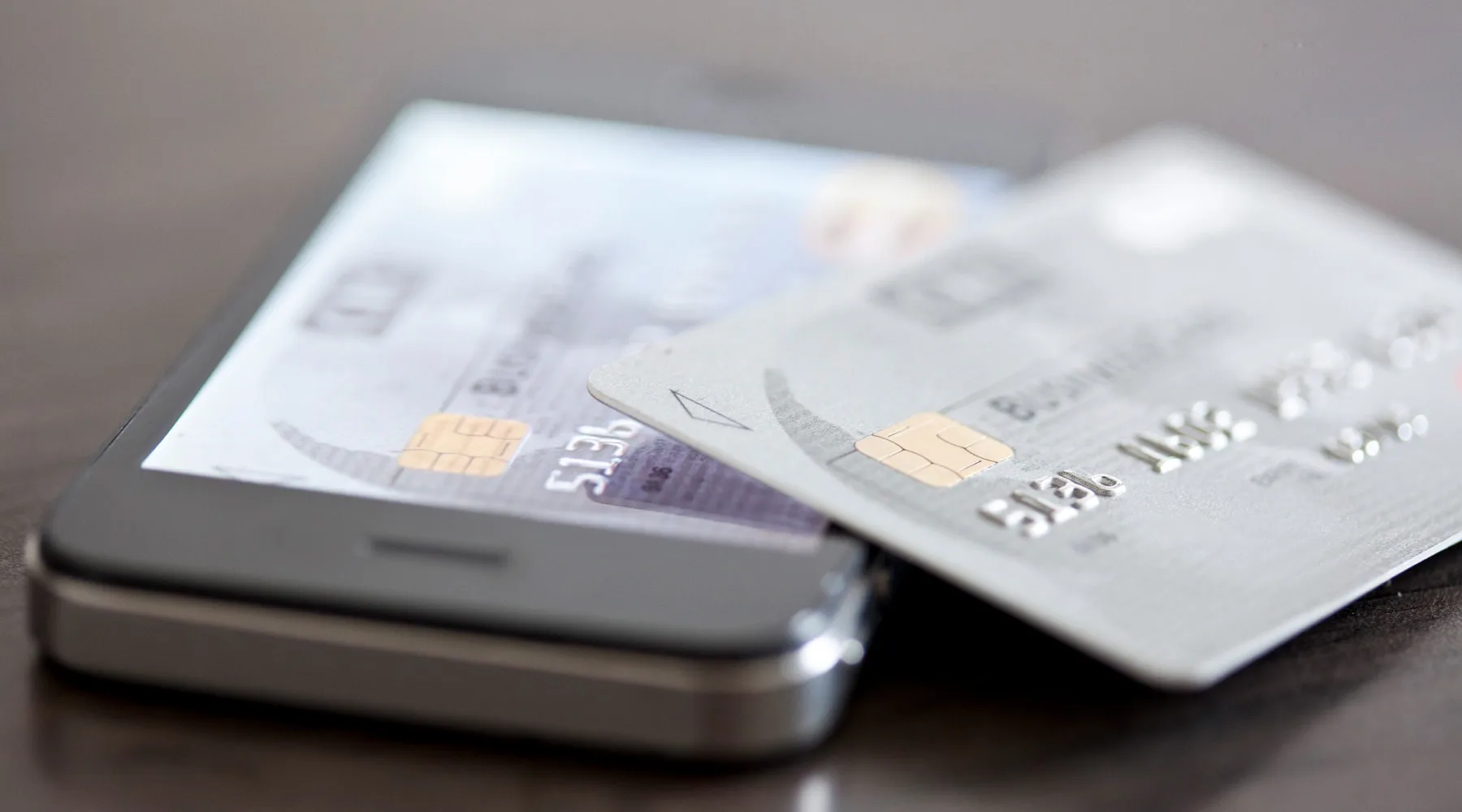 CreditCardOnSmartPhone_GettyImages_1800x1000 CreditCardOnSmartPhone_GettyImages_1800x1000