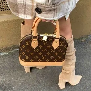 Image: vestiairie handbag