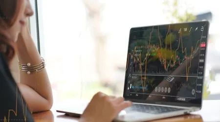 How to buy shares in India (2023)