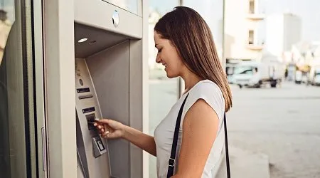 How to protect yourself from card skimming