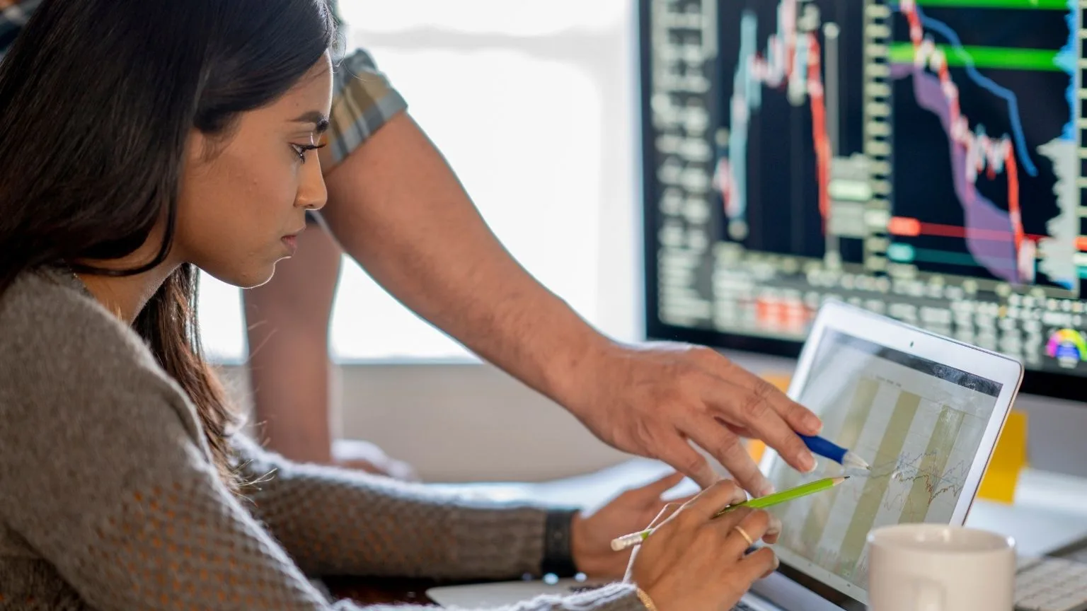Image: Getty Images Woman trading online