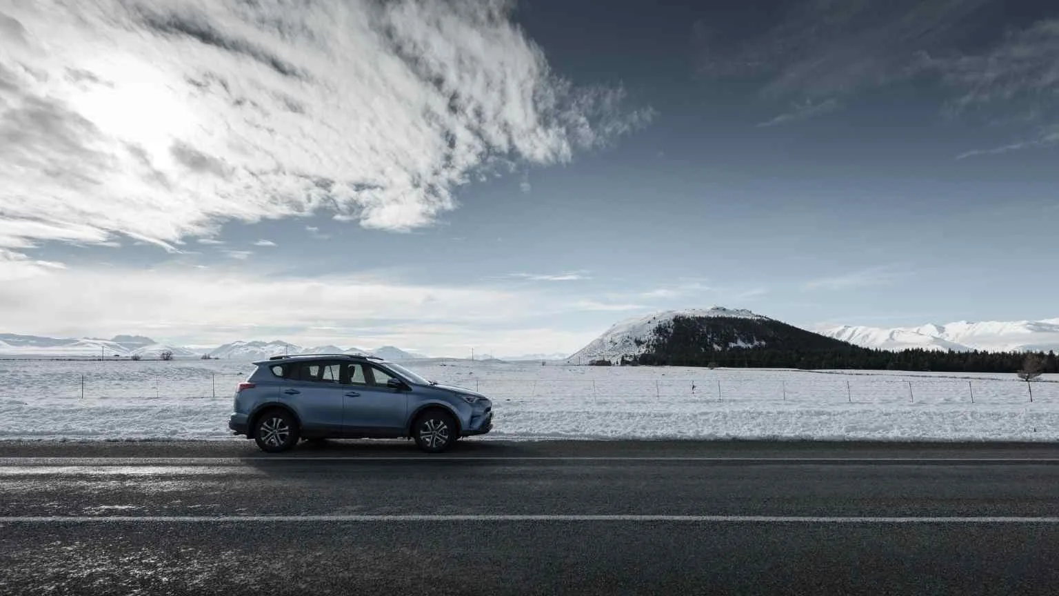Image: Getty Images Car against snowy New Zealand backdrop