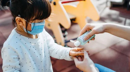 Tempat membeli hand sanitizer dan tisu basah secara online di Indonesia