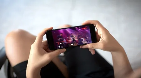 Streaming over Wi-Fi vs. your mobile data