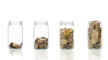 Cash ISA subscriptions fall as savers turn to stocks and shares ISAs