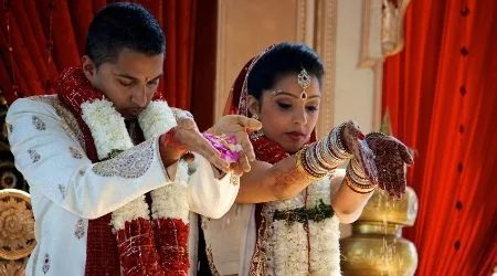 Tips to choosing the right traditional wedding gift