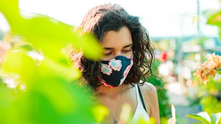 How to keep your skin healthy while wearing a face mask