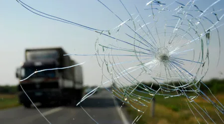 Is windshield replacement insurance worth it?
