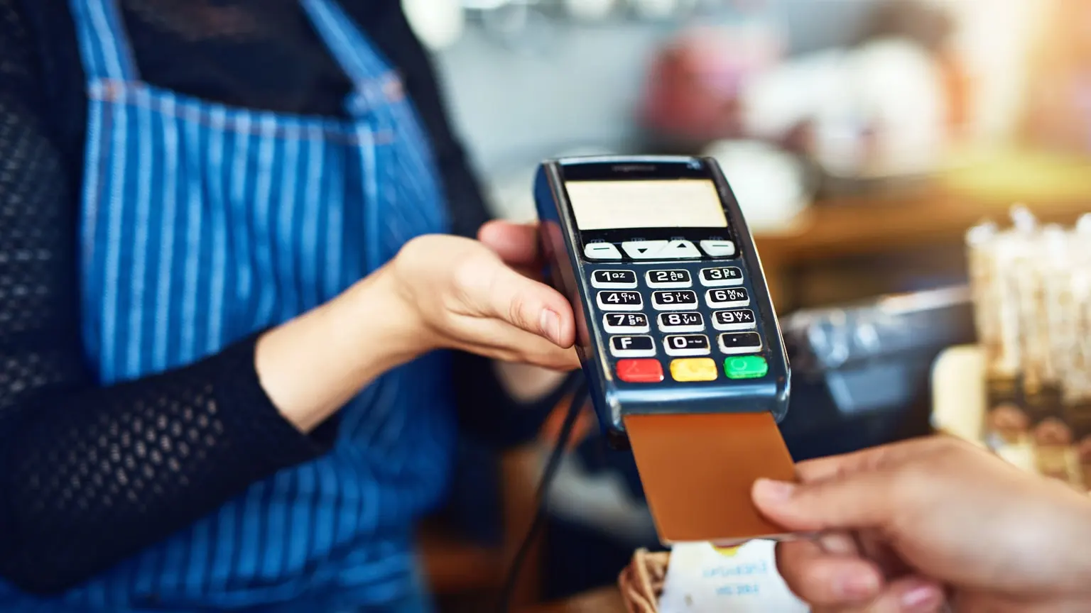 Is There A Difference Between A Charge Card And A Credit Card
