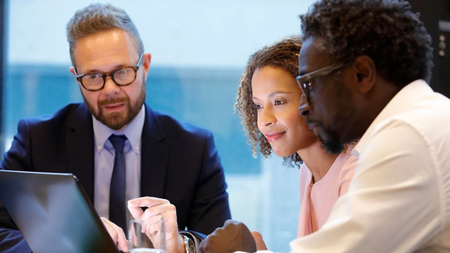 Image: Getty Images Two customers chatting to a finance expert.