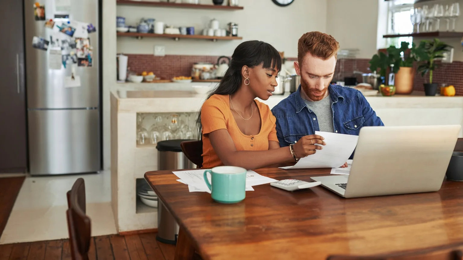 Image: Getty Images Young couple investing online using a robo advisor