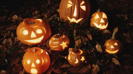 Where to buy outdoor Halloween decorations online in Canada 2022