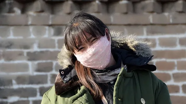 Image: Getty Images Woman wearing cloth mask