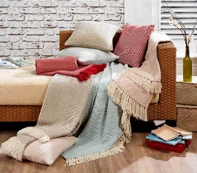 Rapport Skye Throw - Blush
