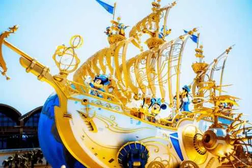 Tokyo Disneyland or DisneySea with Private Return Transfer