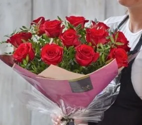 Valentine's 12 red rose hand-tied made with premium roses